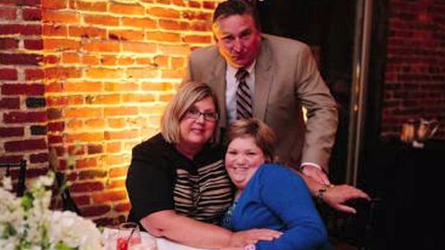 "The support is just overwhelming:" Muskego H.S. rallies around student who lost her mother