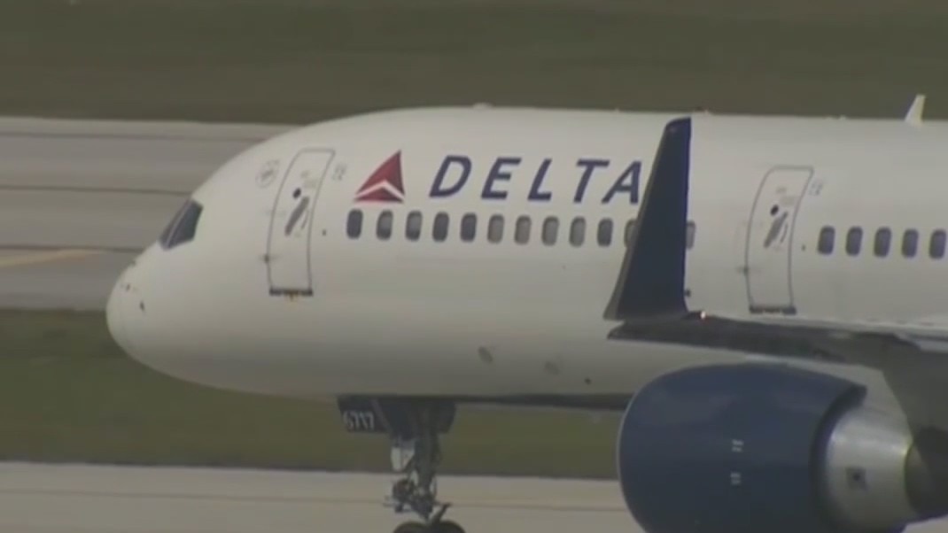 Airlines already suffering major delays as holiday travel season begins