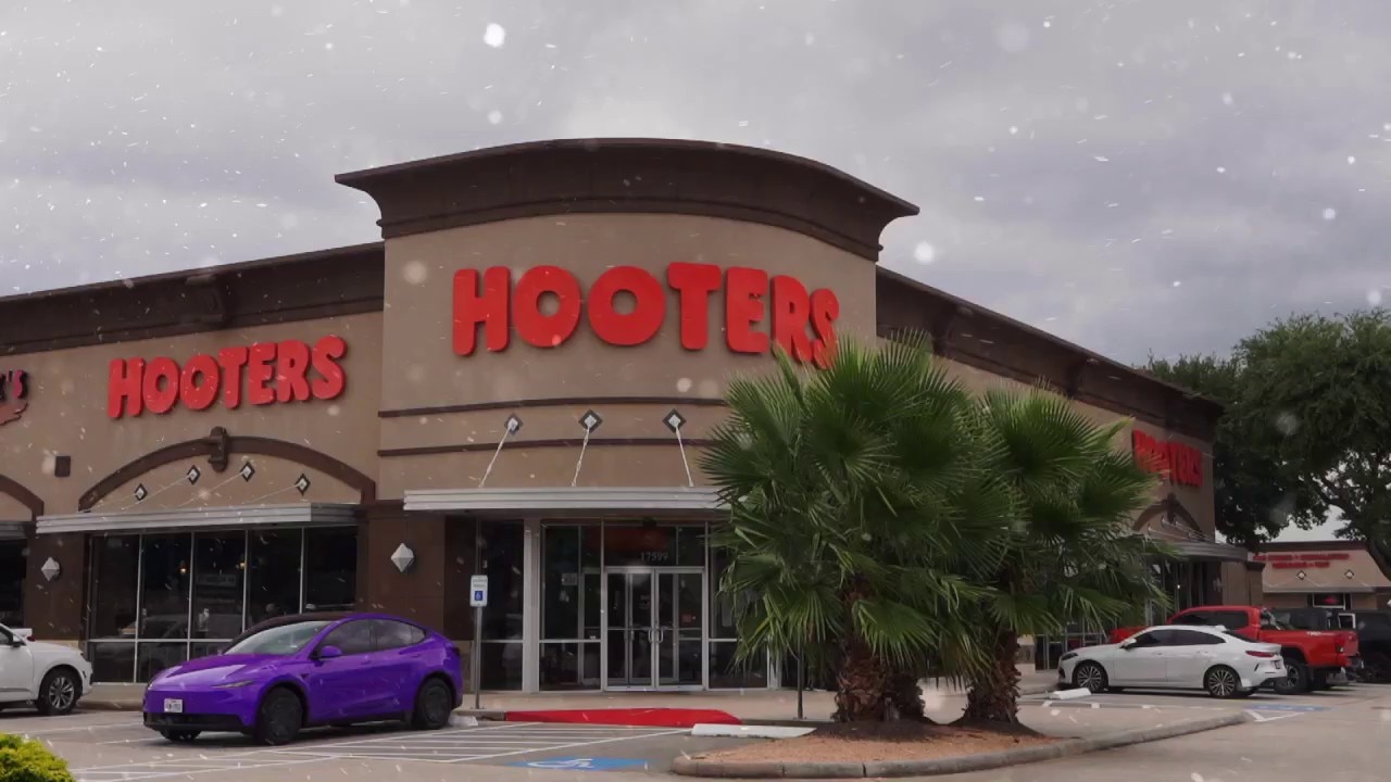 Hooters Texas teams up with Toys for Tots for 'Christmas in July' toy drive