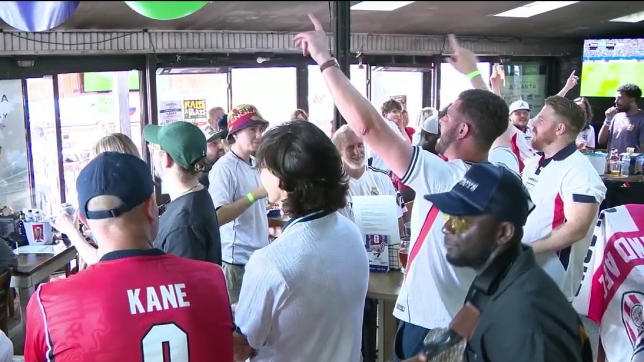 Soccer fans pack famous bar for dramatic draw