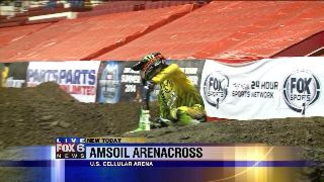 Laura hangs at US Cellular Arena ahead of AMSOIL Arenacross