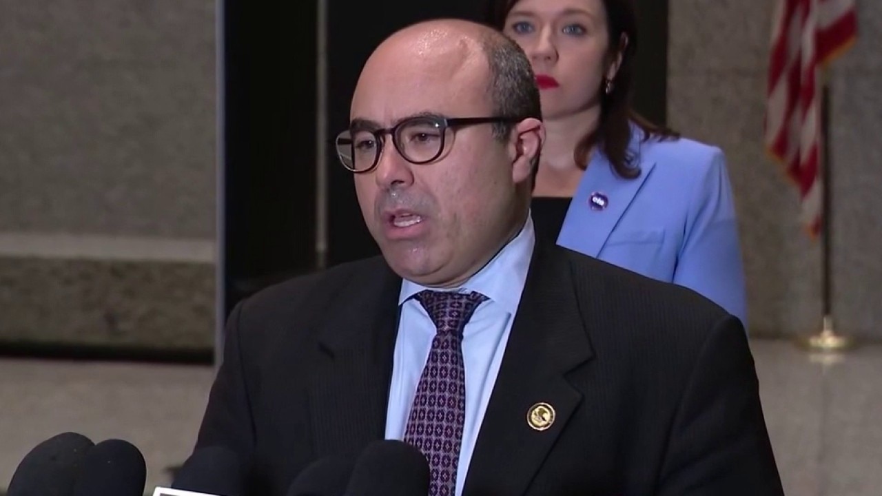 Chicago aldermen call for U.S. Attorney Andrew Boutros to resign
