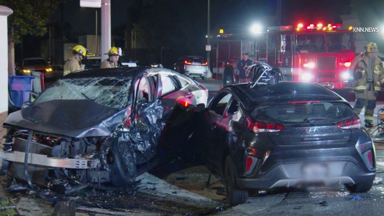 Violent crash in Hancock Park leaves 2 hospitalized