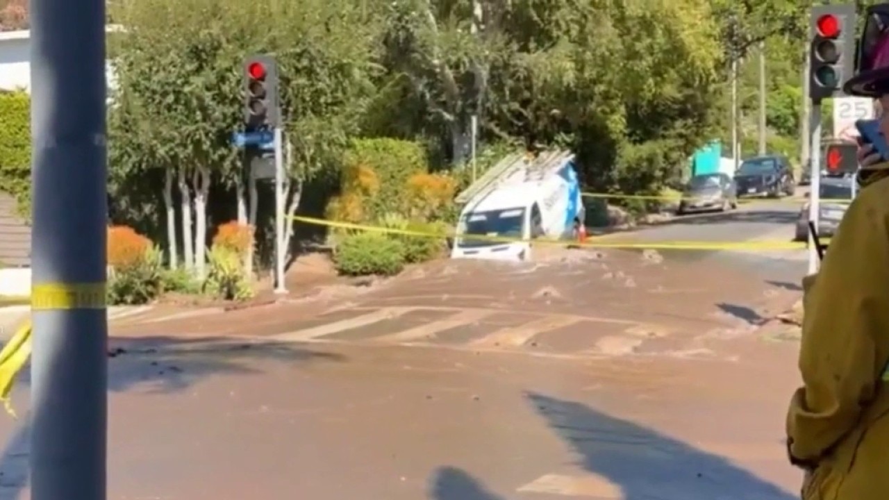Spectrum van falls into sinkhole in Los Feliz