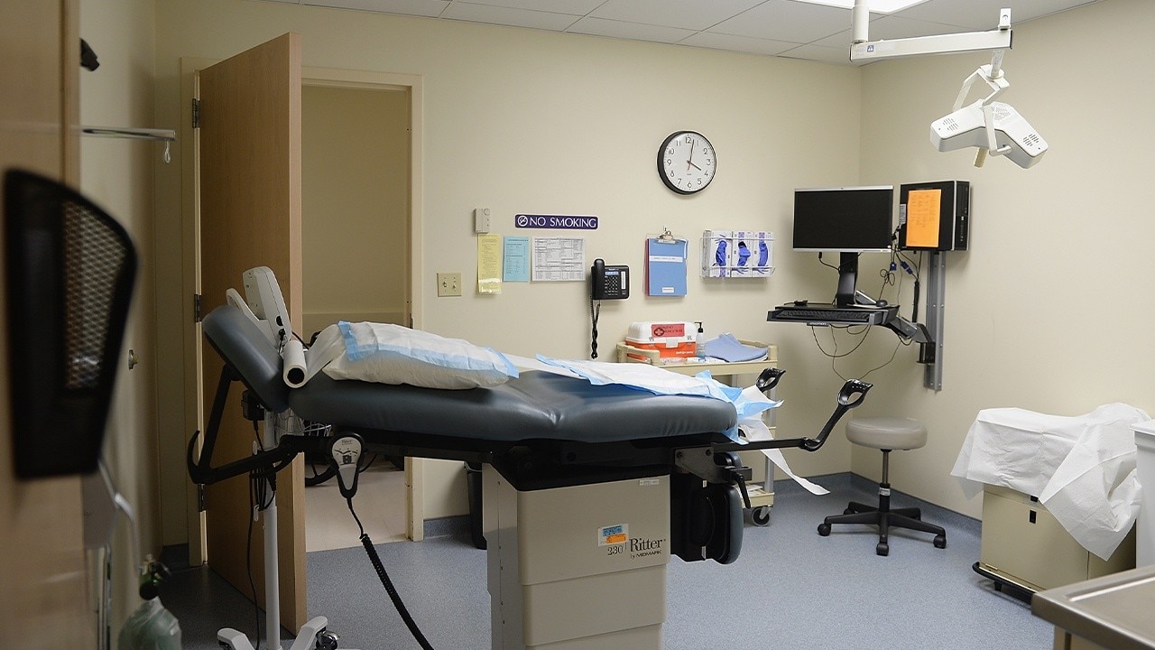 Why women with high-risk pregnancies are traveling to Illinois for care