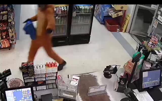 Man robs convenience store in giraffe costume