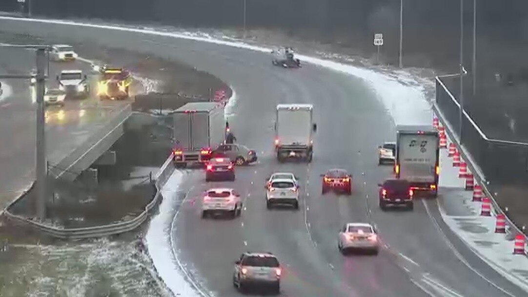 Season's first snowfall causes havoc on Midwestern roads