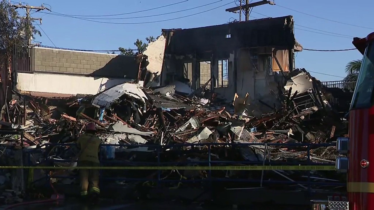 Inglewood strip mall destroyed in fire 