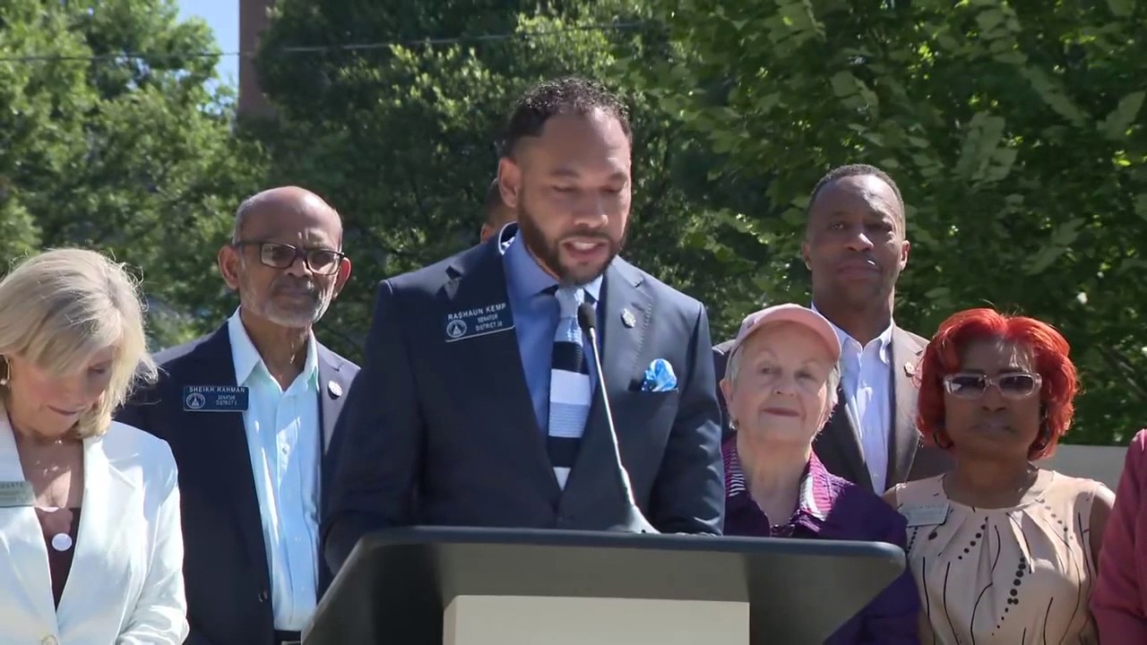 Lawmakers demand independent school contract investigation
