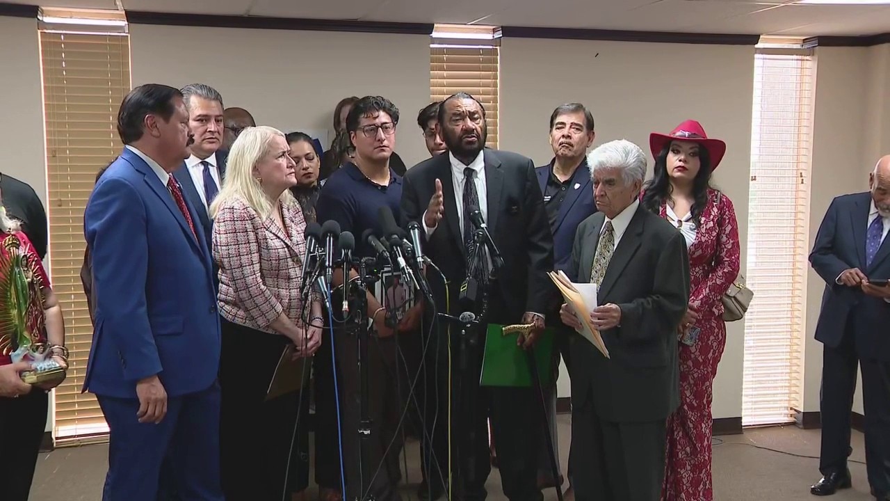 Rep. Al Green reacts to Houston mayor declining investigation into ICE-related death