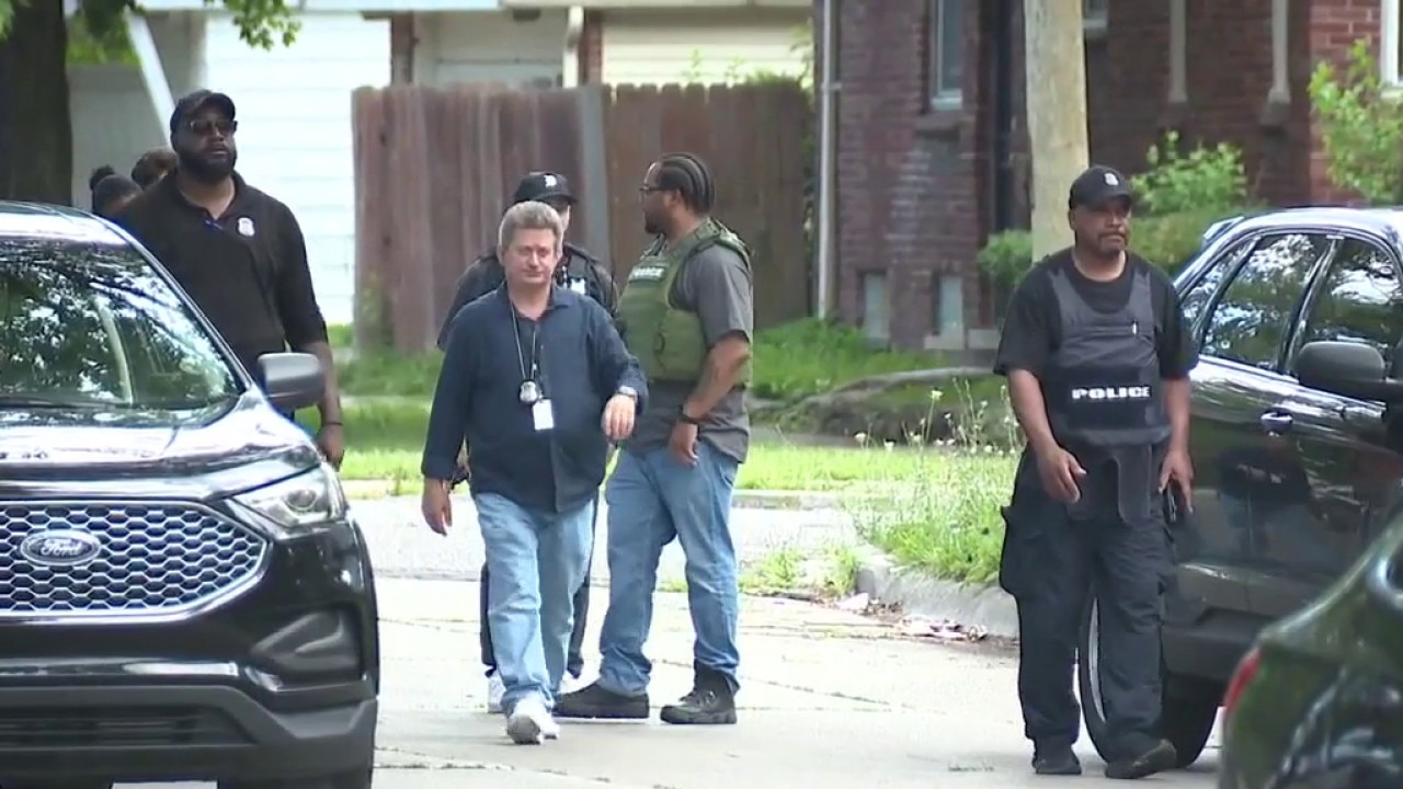Baby unharmed after carjacking, police looking for suspect