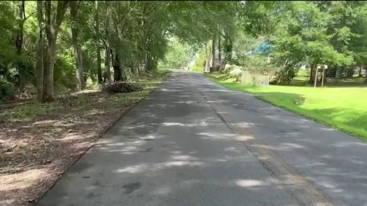 Woman fights off attacker on Travis Street before escaping
