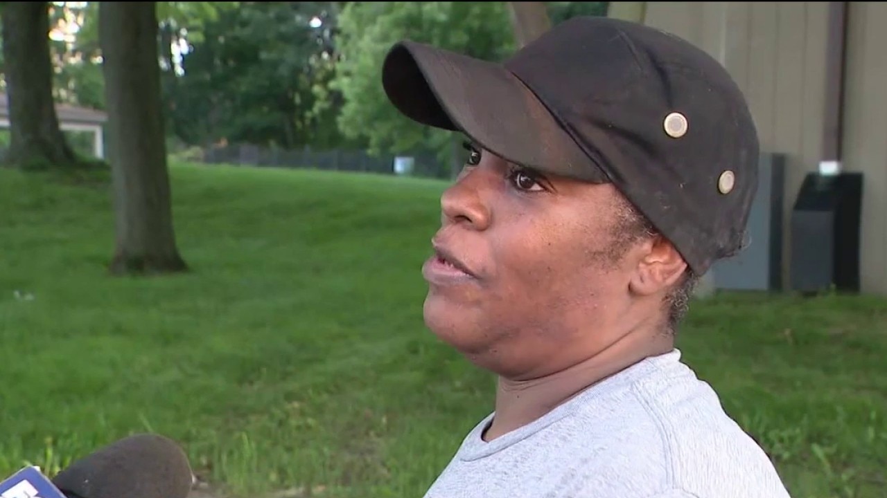 Chicago suburb residents react to apartment complex with no AC: 'We shouldn't have to beg'