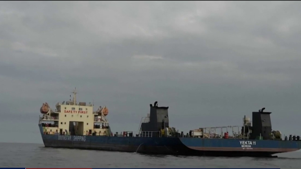 Trump pressures Iran to give up control of Hormuz