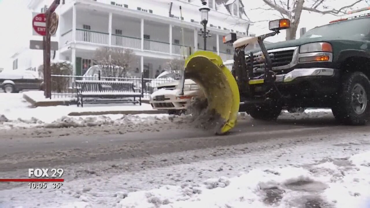 Weather Authority: Snow, sleet and rain moving into the area for Thursday