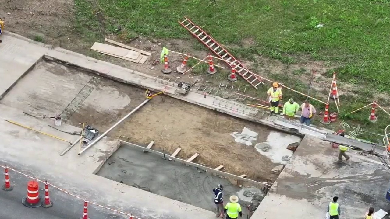 Lanes closed on I-894 near Howard; distressed pavement