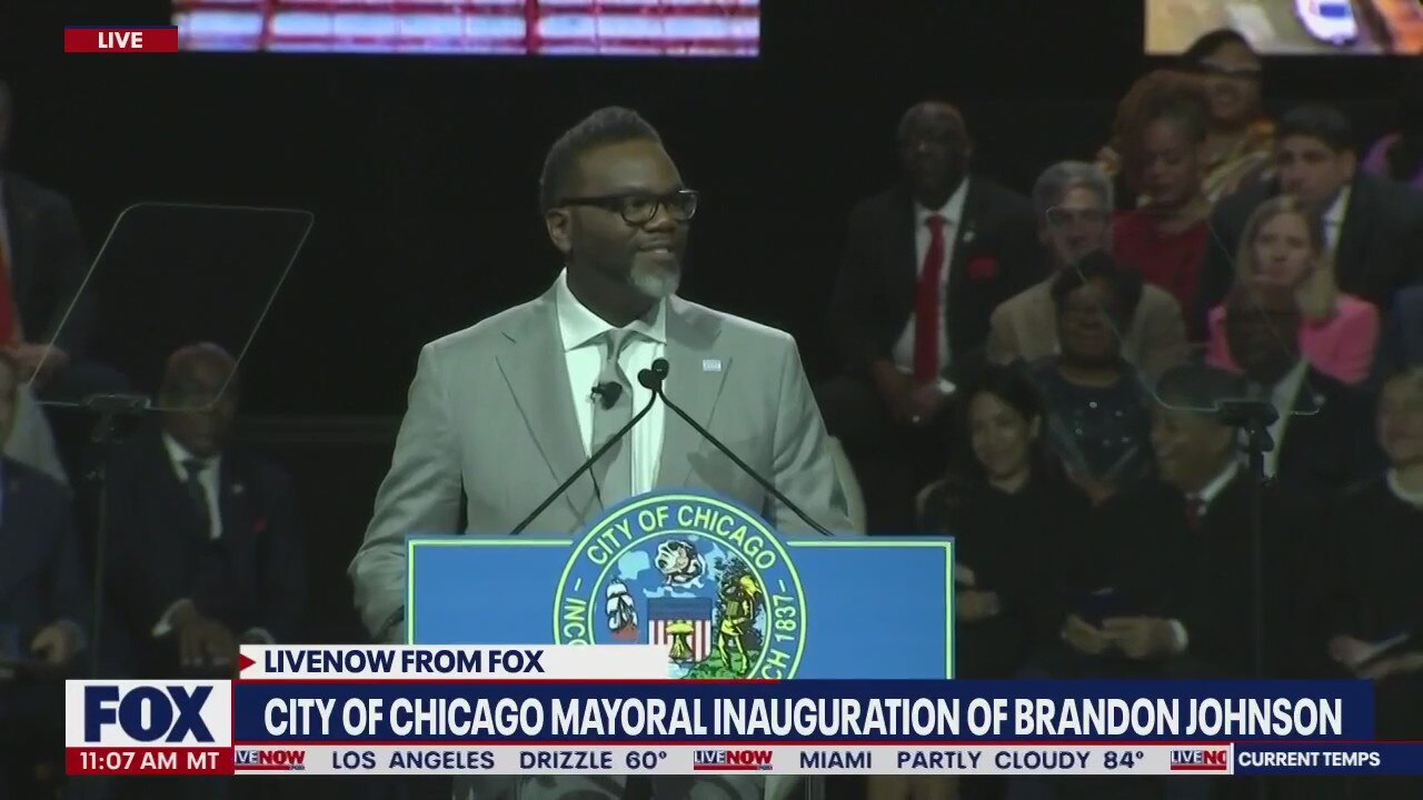 Brandon Johnson sworn in as Chicago's mayor