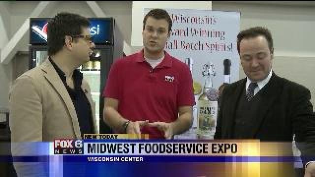 Chip checks out bar at Midwest Foodservice Expo
