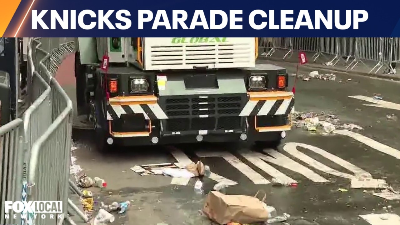 New York cleans up after Knicks championship parade