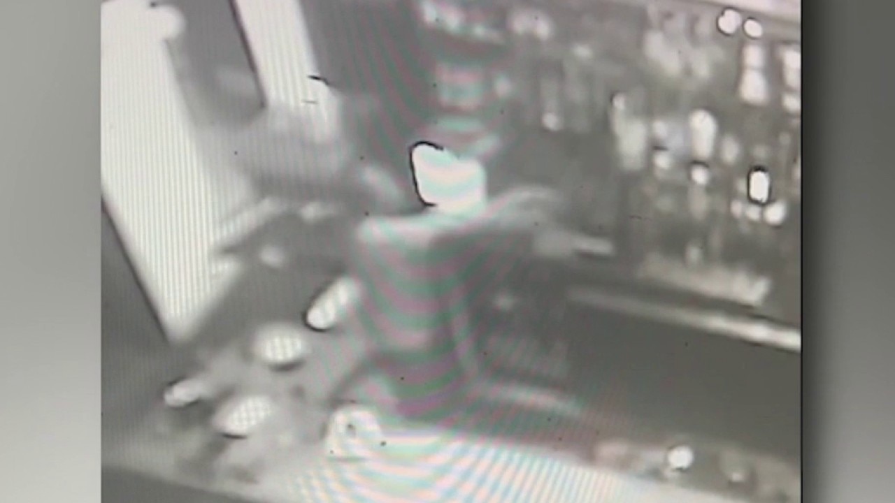 Suspect vandalizes Hermosa Beach restaurant