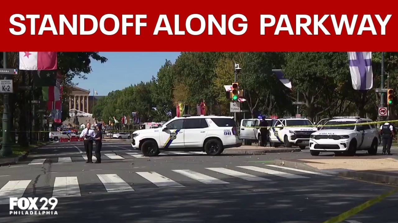 Gunman killed after standoff on Benjamin Franklin Parkway