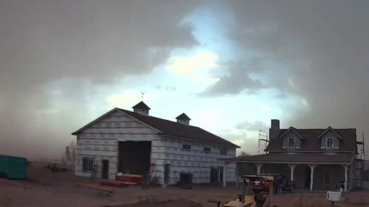 Timelapse shows burst of rain, dust in Coolidge