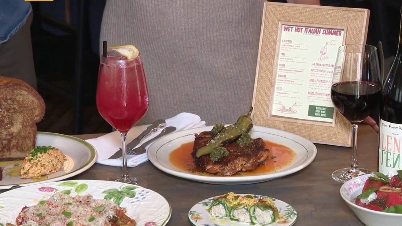 Food and drinks at Boni's Bar Next Door