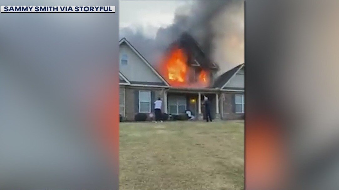 South Carolina pastor livestreams home burning