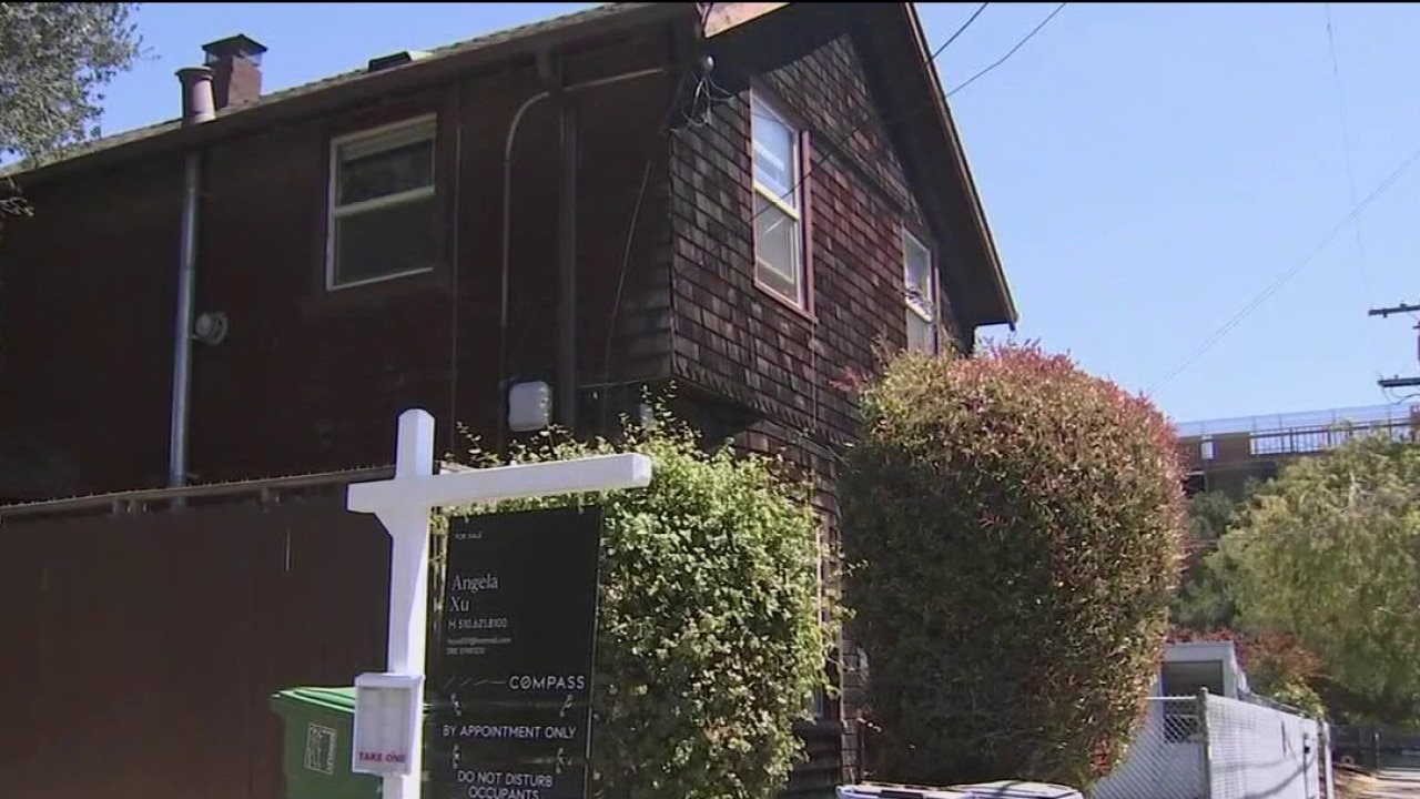 Oakland home values fall 11% since 2025, report finds