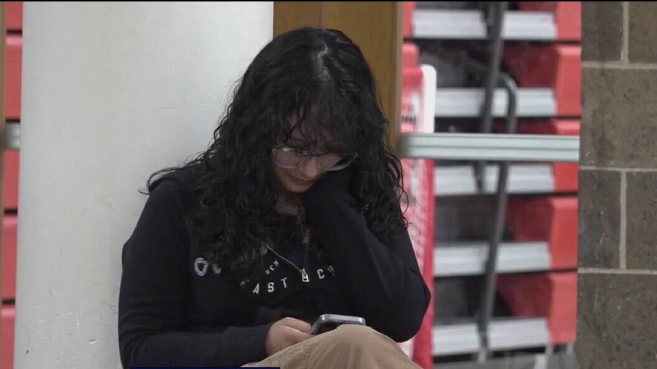 Liberty High in Brentwood bans cell phones 