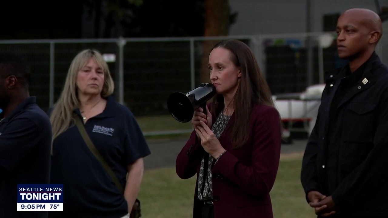 Seattle leaders attend vigil for Bite of Seattle shooting victims