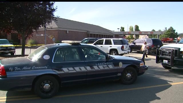 Lakewood police search for accomplice in attempted bank robbery
