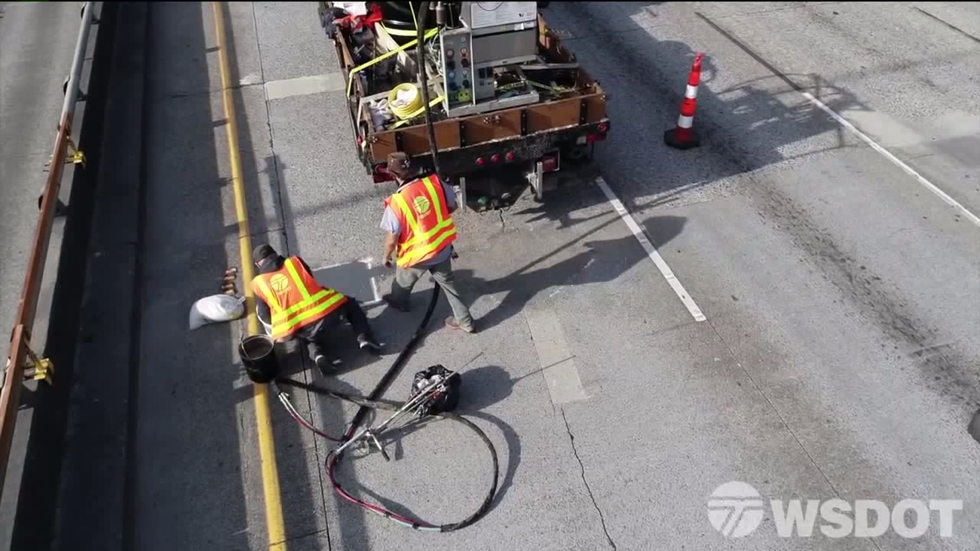 Emergency repair of hole in Seattle`s Ship Canal Bridge