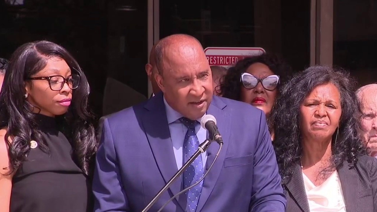 Inglewood Mayor denies groping allegations