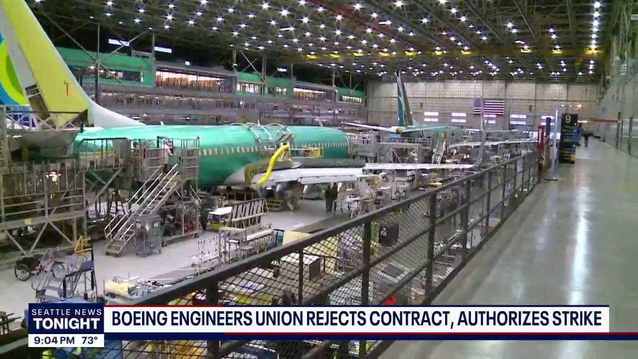 Boeing union rejects contract, could strike in October
