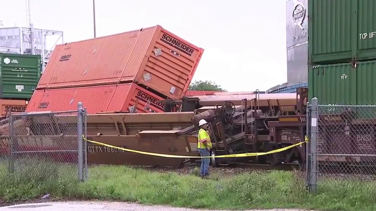 Cargo train derails in downtown Austin