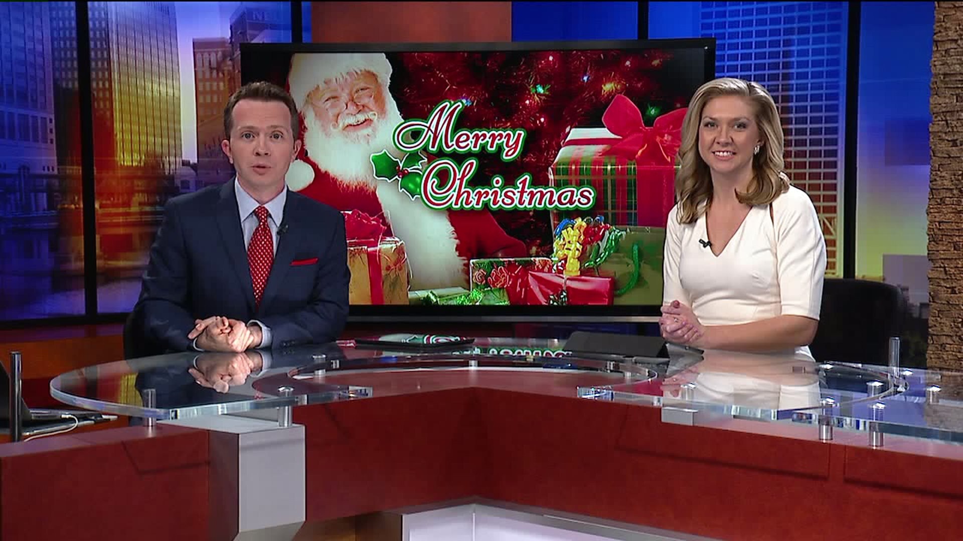 Santa visits patients at Children`s Hospital of Wisconsin
