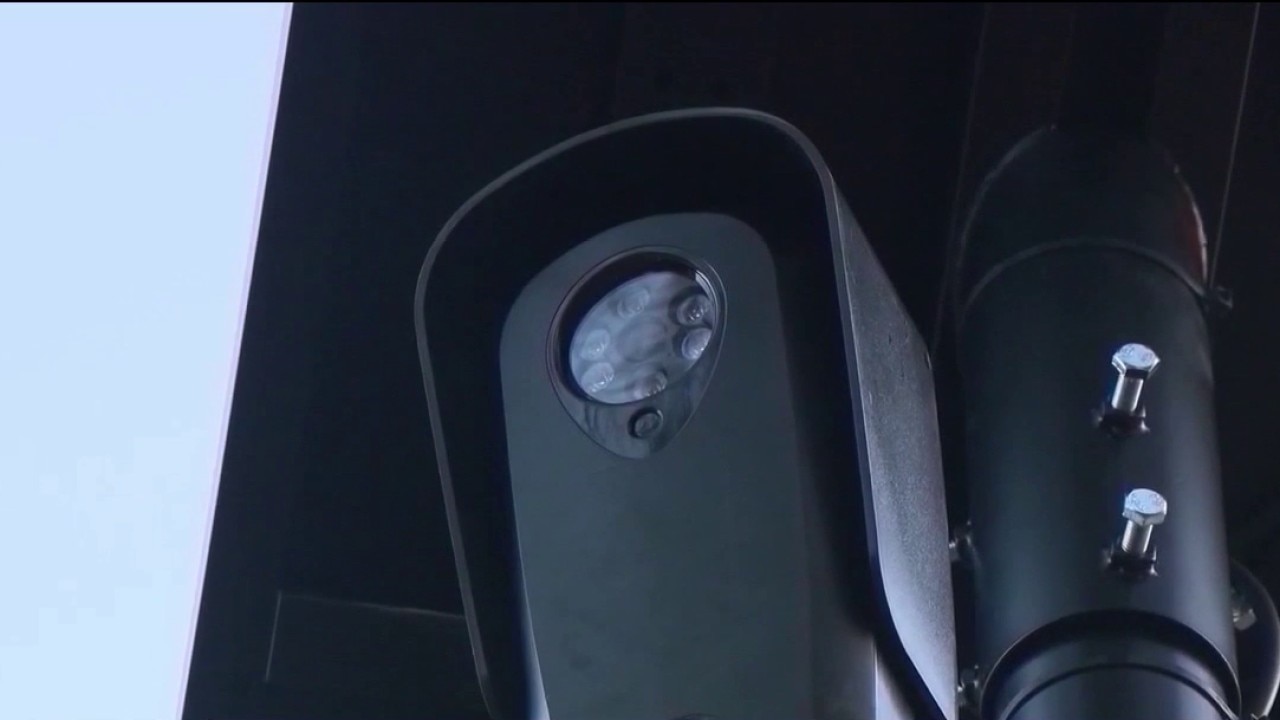 Suburban Chicago residents push back against Flock license plate cameras