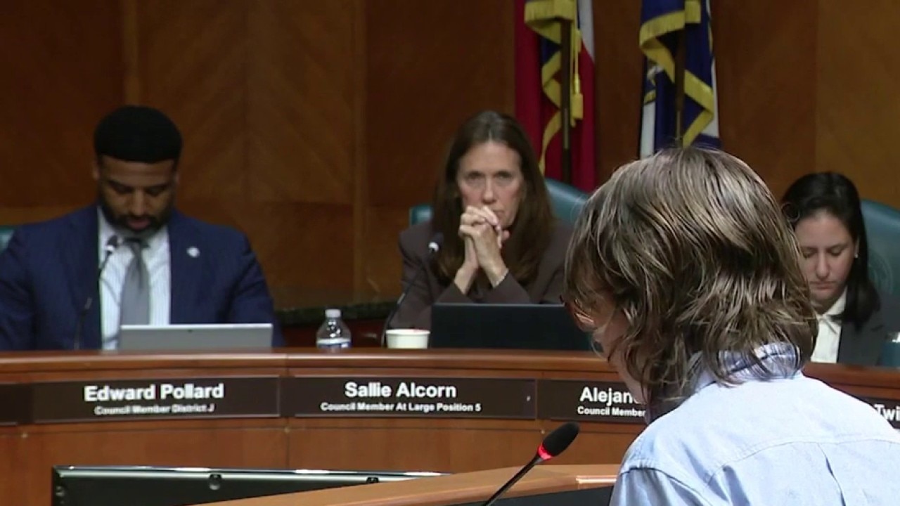 Speakers against funding threat over Houston anti-ICE ordinance