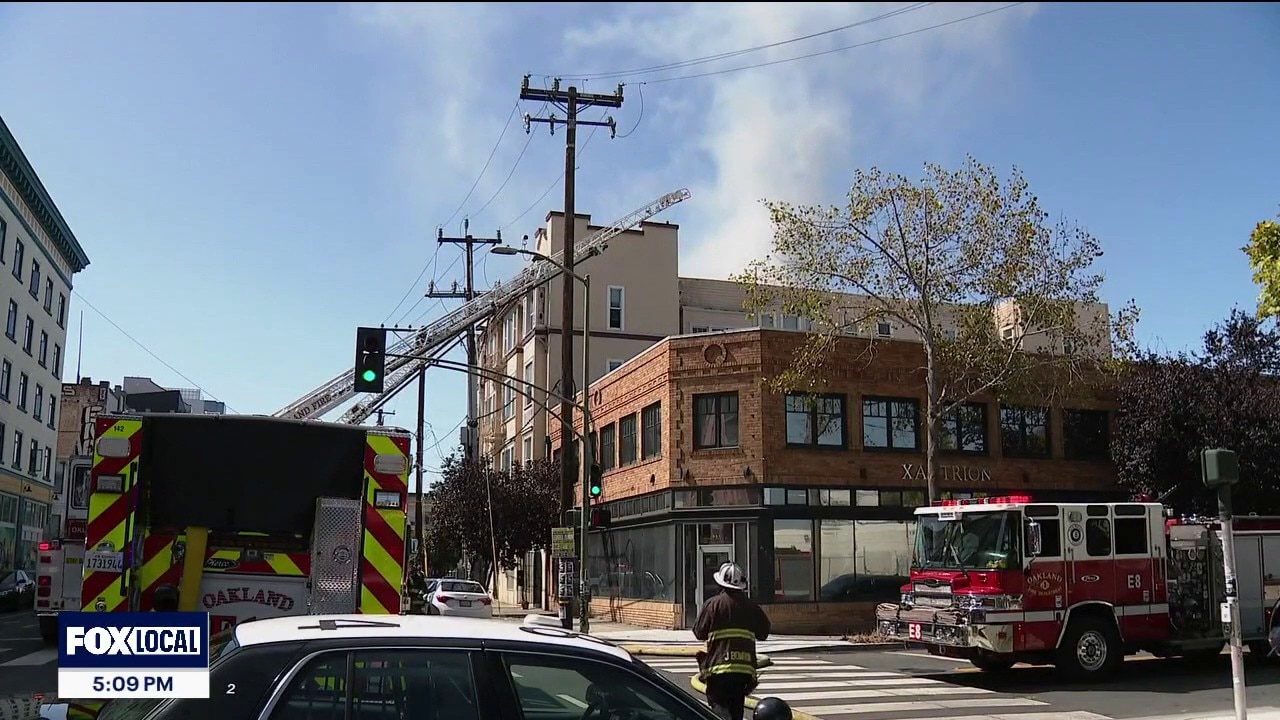 Residents displaced after Oakland apartment building fire