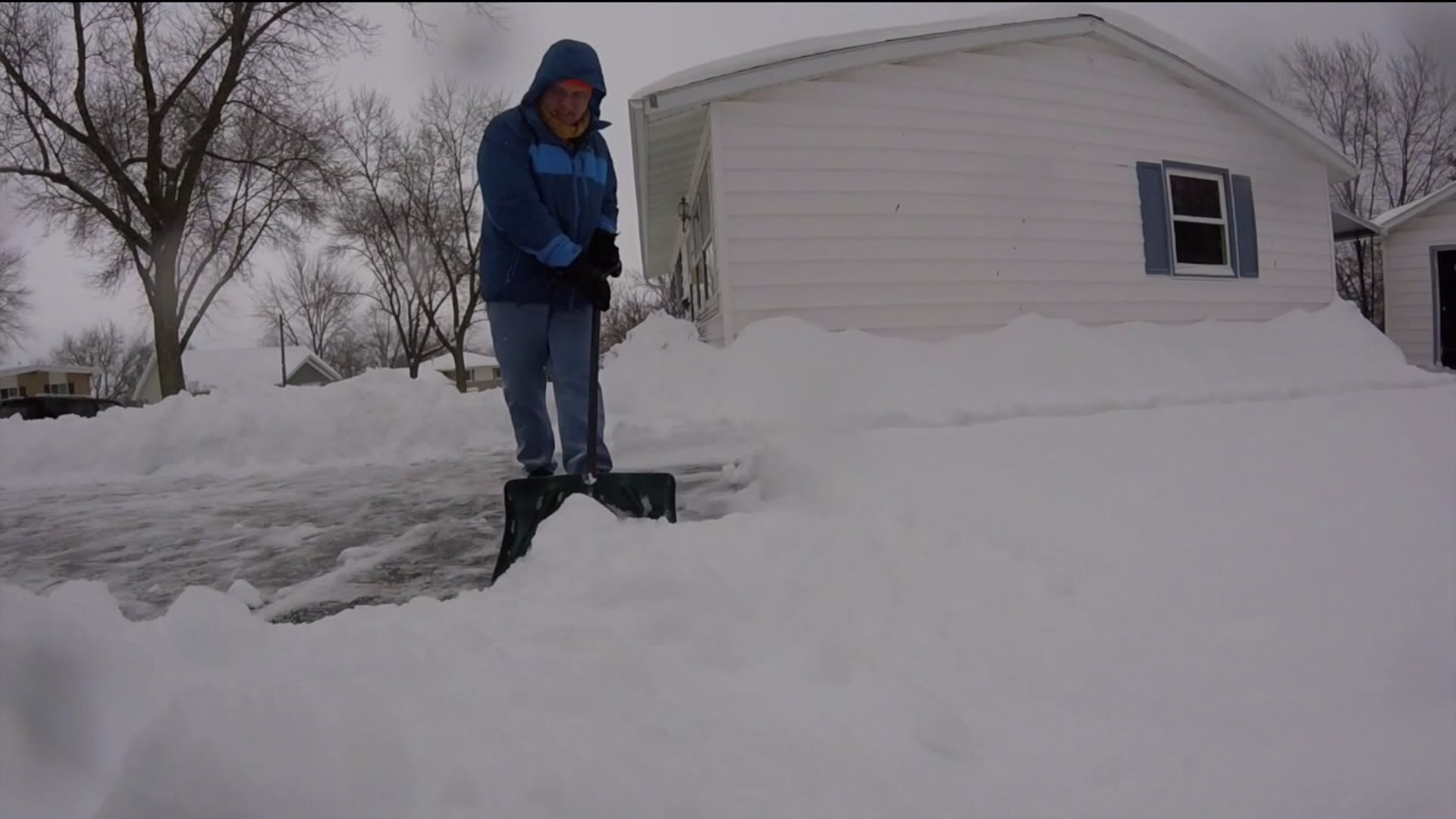 Waukesha businesses go extra mile to make `snow day` work