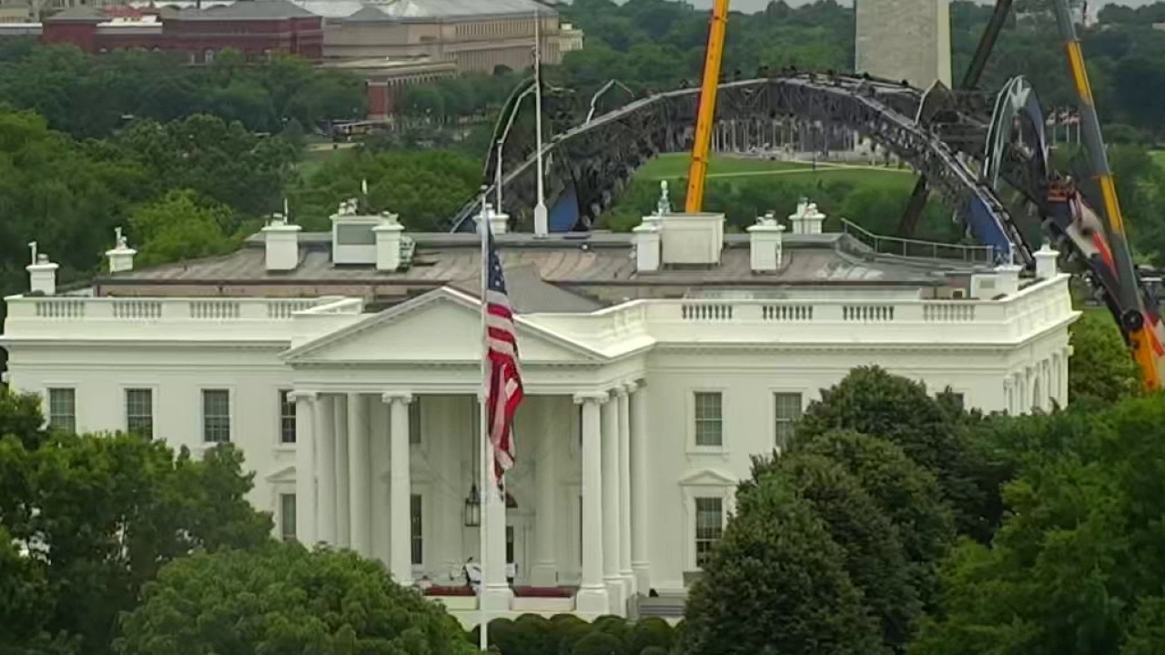 UFC cage built on White House lawn as Trump talks Iran