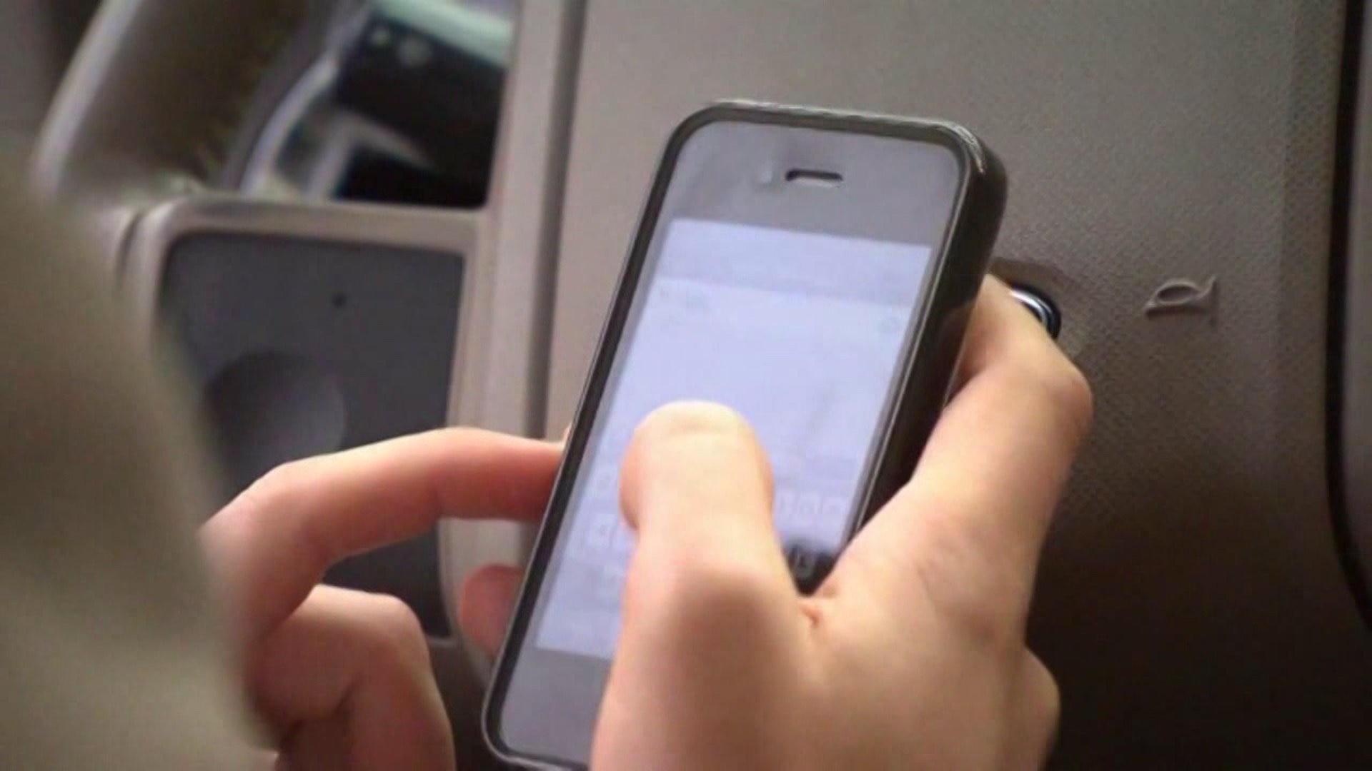 Distracted driving law goes into effect
