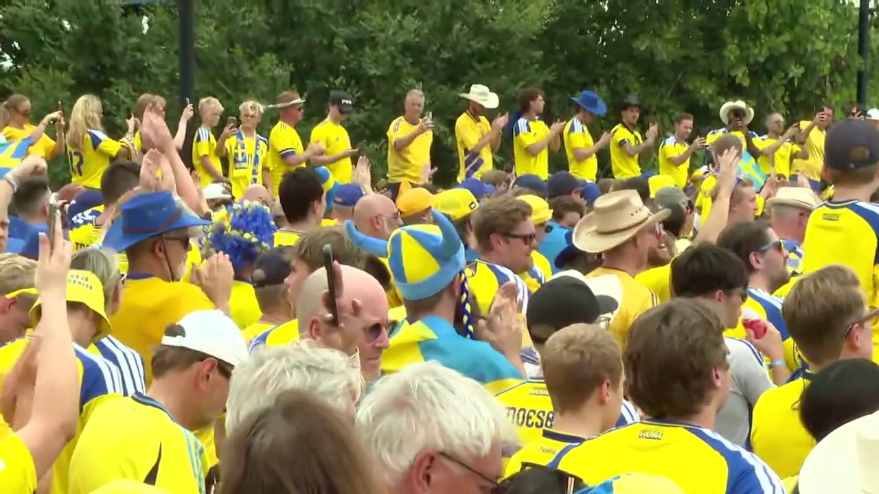 FULL: Sweden fans march to World Cup match with Japan