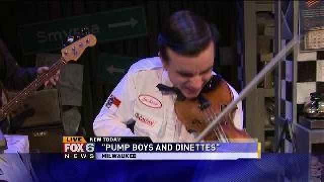 Laura talks with cast of Pump Boys and Dinettes