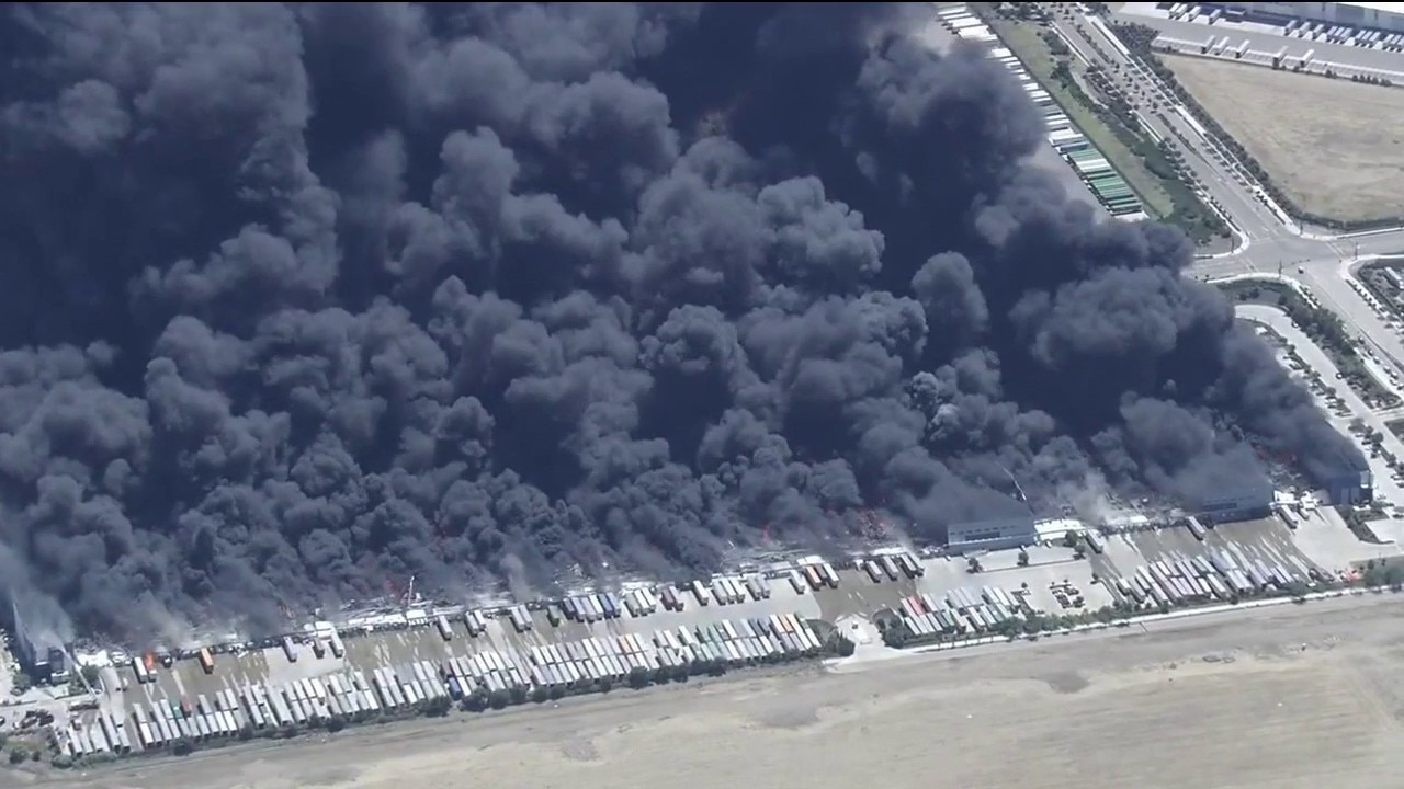 Tracy warehouse fire: 5-alarm fire at medical supply warehouse