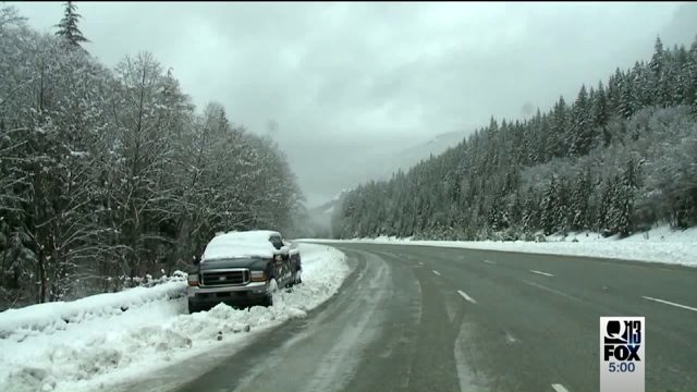 Snoqualmie Pass shut down