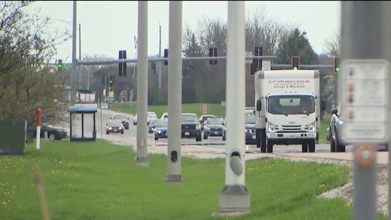 Chicago-area police study traffic on main road after 2 bad crashes