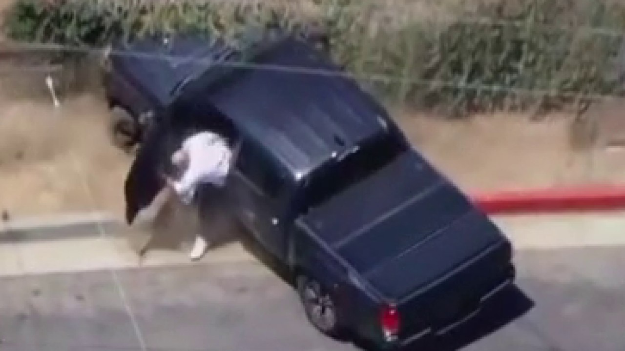 Los Angeles police chase takes dramatic turn