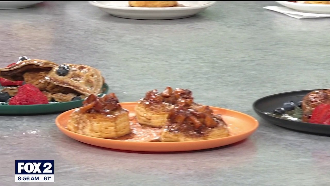 Chef Bugattii makes peach cobbler biscuits